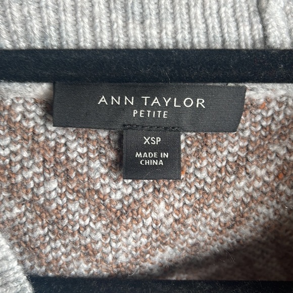 Ann Taylor oversized top.sweater, - Picture 4 of 5